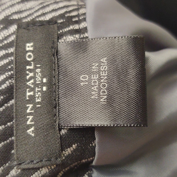 *SOLD* NWOT Ann Taylor Skirt Size 10 - Picture 9 of 10